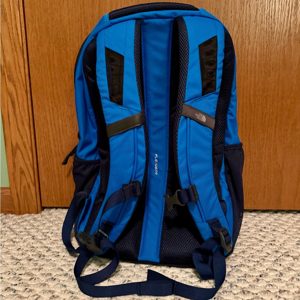 The North Face Vault Backpack Never Used - Picture 2 of 9
